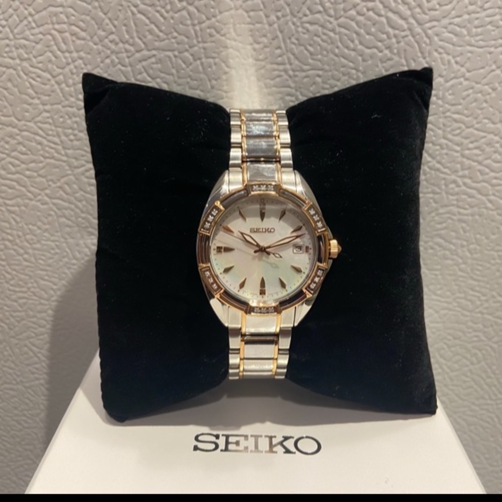 Women SEIKO watch with diamonds